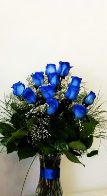 0 A blue Roses 12 vase flower arrangement